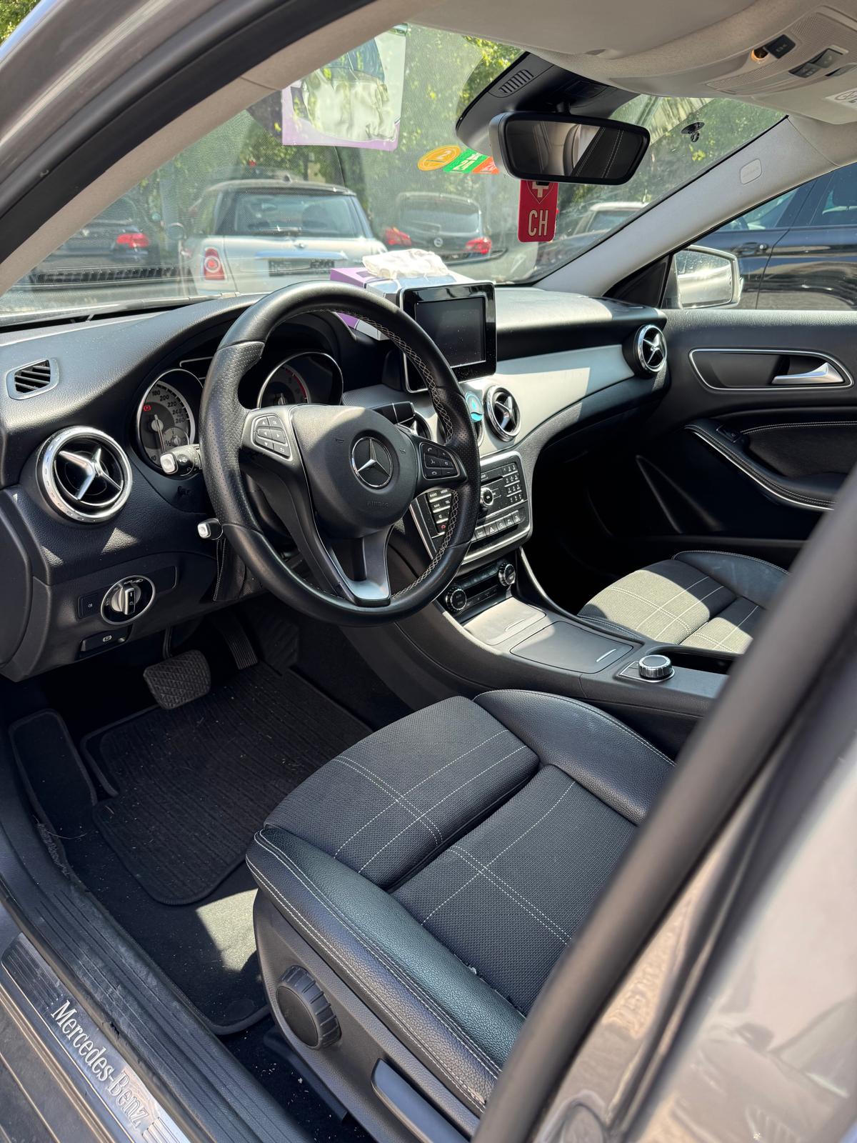 MERCEDES-BENZ GLA 200 CDI Swiss Star Edition 4Matic 7G-DCT