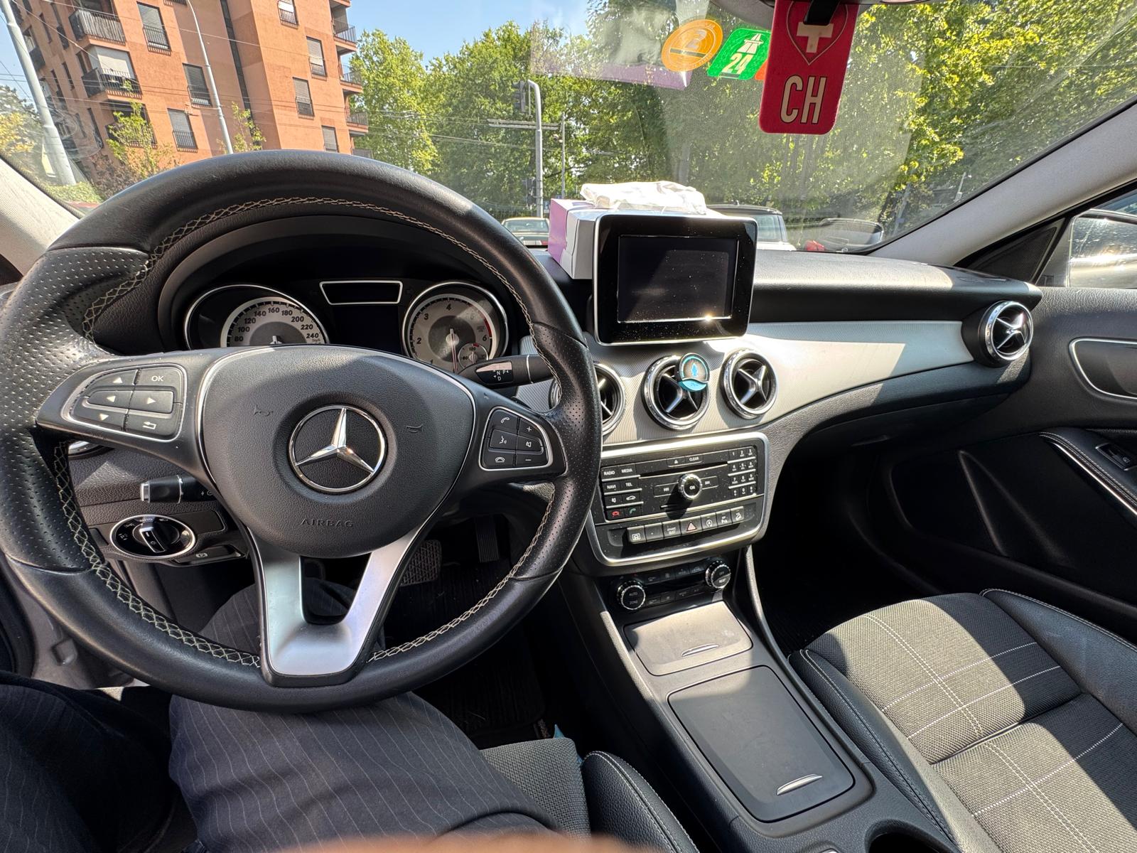 MERCEDES-BENZ GLA 200 CDI Swiss Star Edition 4Matic 7G-DCT