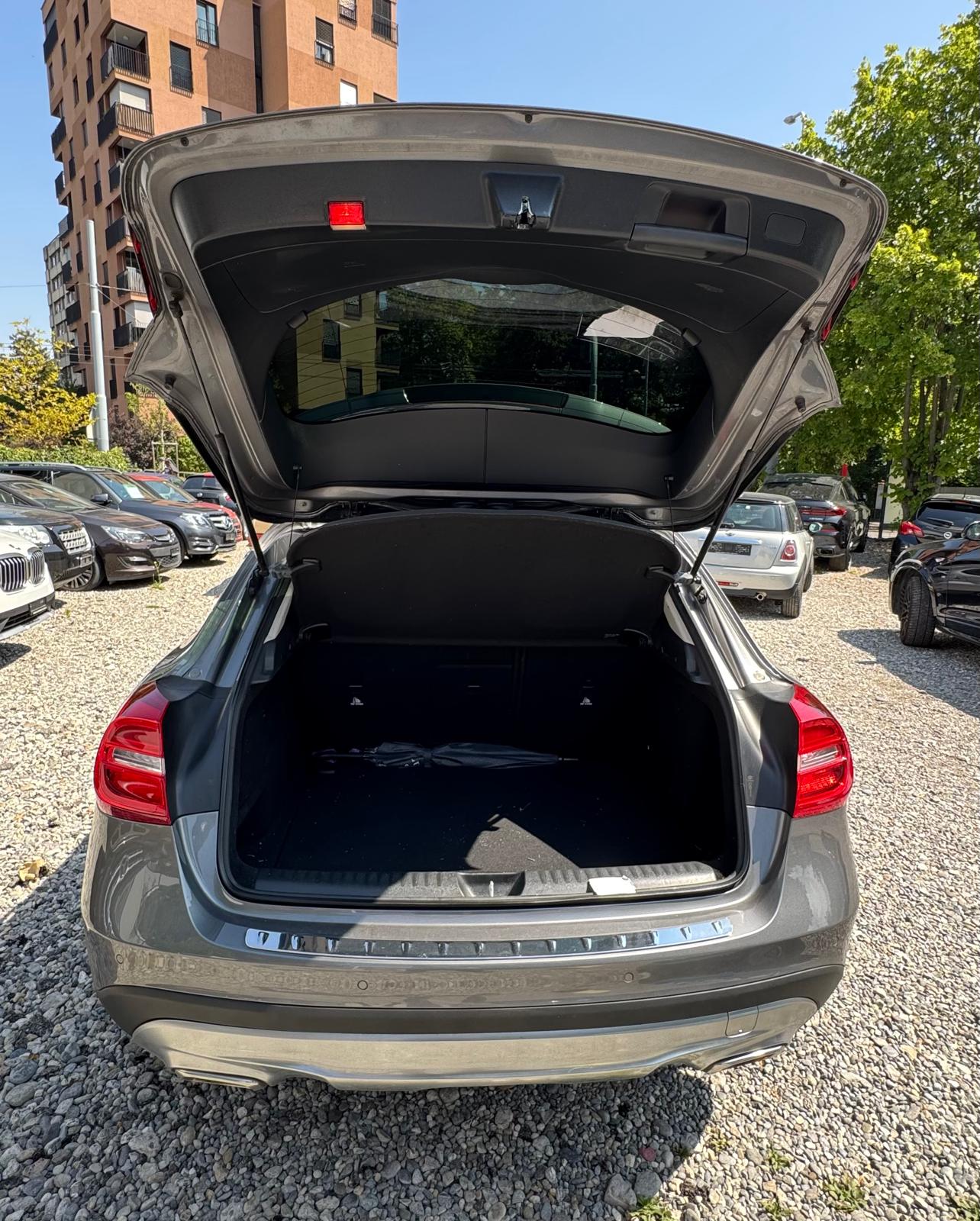 MERCEDES-BENZ GLA 200 CDI Swiss Star Edition 4Matic 7G-DCT